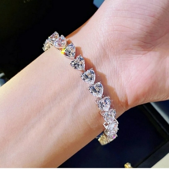 SALE!!! Stunning 30 ct Heart Cut Tennis Bracelet - Picture 4 of 16